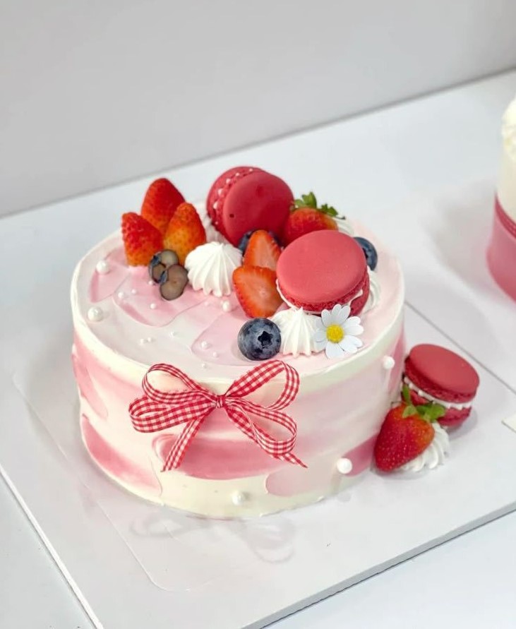 Kue Ulang Tahun Strawberry